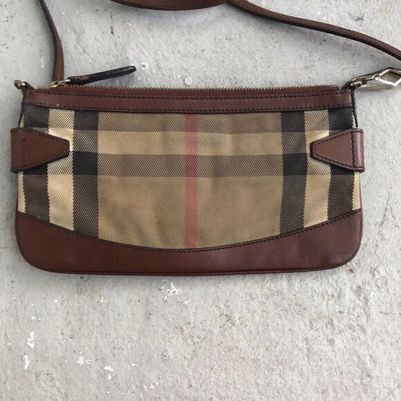 Burberry crossbody  - Picture 4 of 12